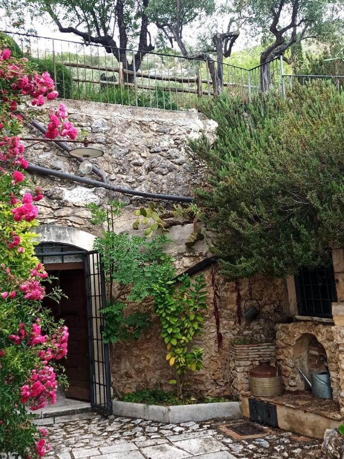 Al Casolare Ofena Exterior foto
