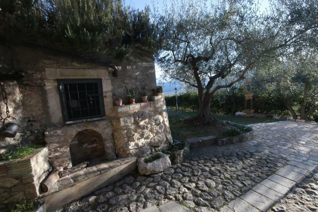 Al Casolare Ofena Exterior foto