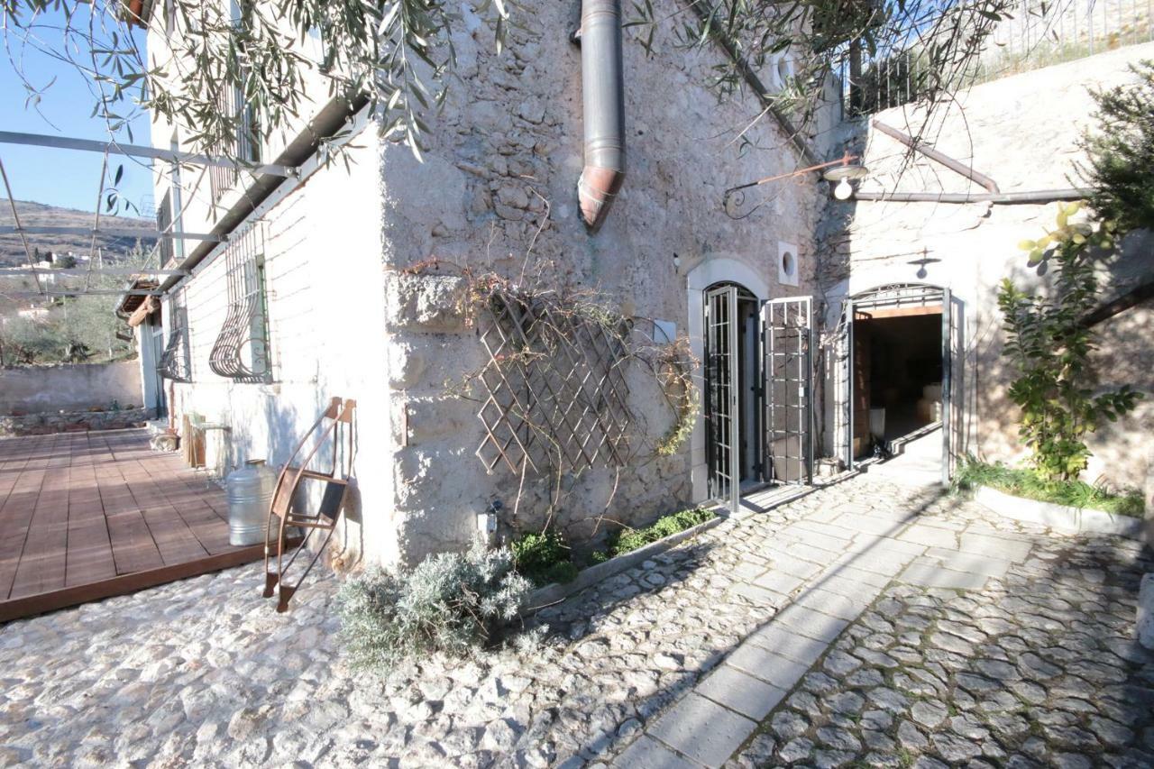 Al Casolare Ofena Exterior foto