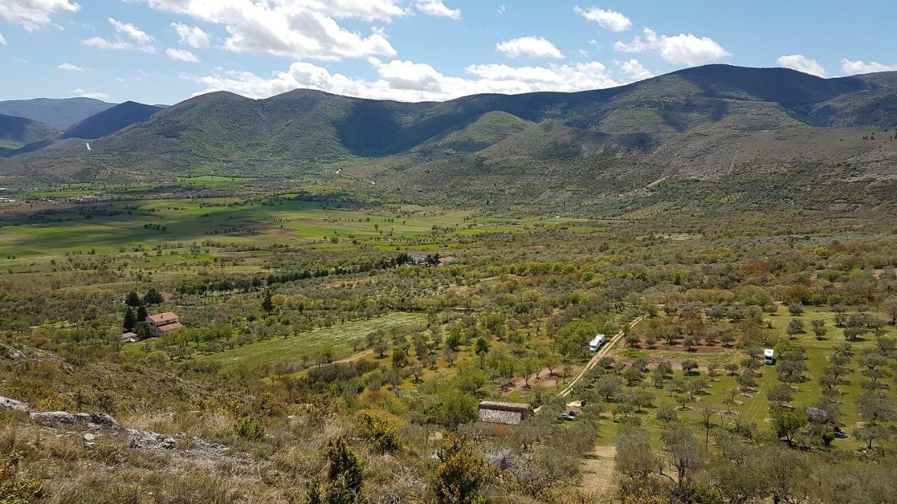 Al Casolare Ofena Exterior foto